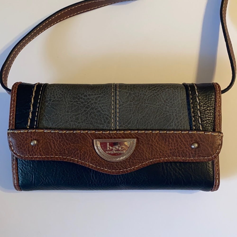 Wallet with removable shoulder strap